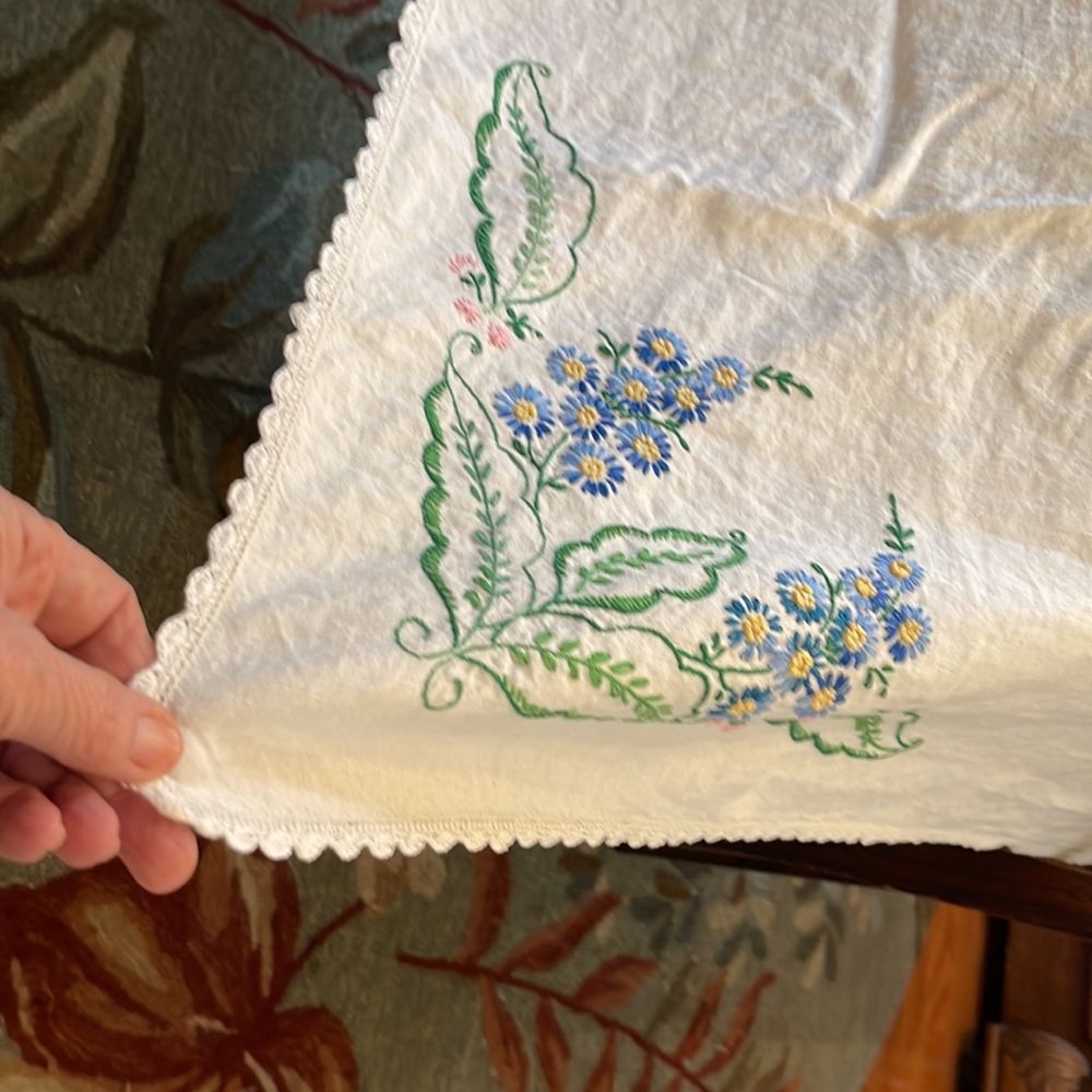 Tablecloth 56 x74 handmade - Picture 2 of 6